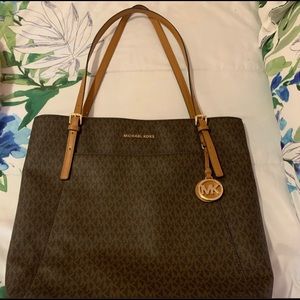 NEW WITH TAGS MICHAEL KORS BAG